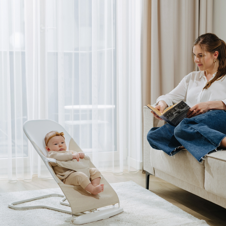 bouncer seat ideal for newborn rest time ComfyBumpy #color_oatmeal-white
